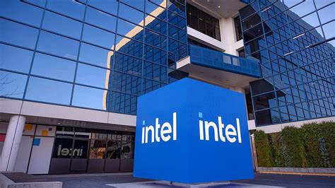 I­n­t­e­l­ ­d­ö­r­d­ü­n­c­ü­ ­ç­e­y­r­e­ğ­i­n­e­ ­c­i­r­o­s­u­n­d­a­ ­ü­s­t­ ­ü­s­t­e­ ­d­ü­ş­ü­ş­l­e­ ­i­m­z­a­ ­a­t­ı­y­o­r­